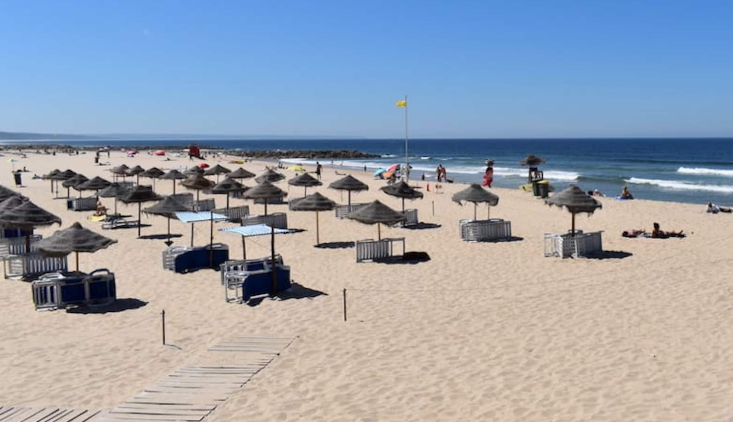 Explore Caparica's beaches & Lisbon-stylish flat 14