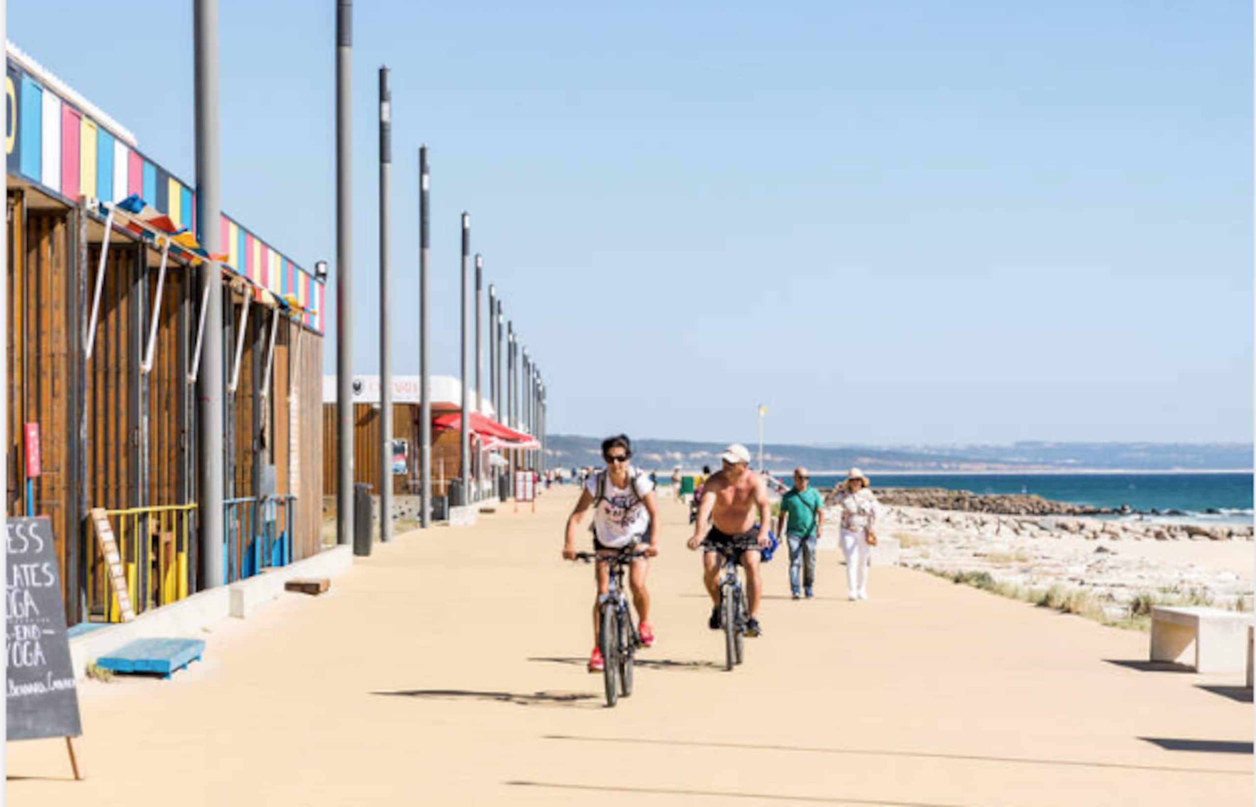 Explore Caparica's beaches & Lisbon-stylish flat 15
