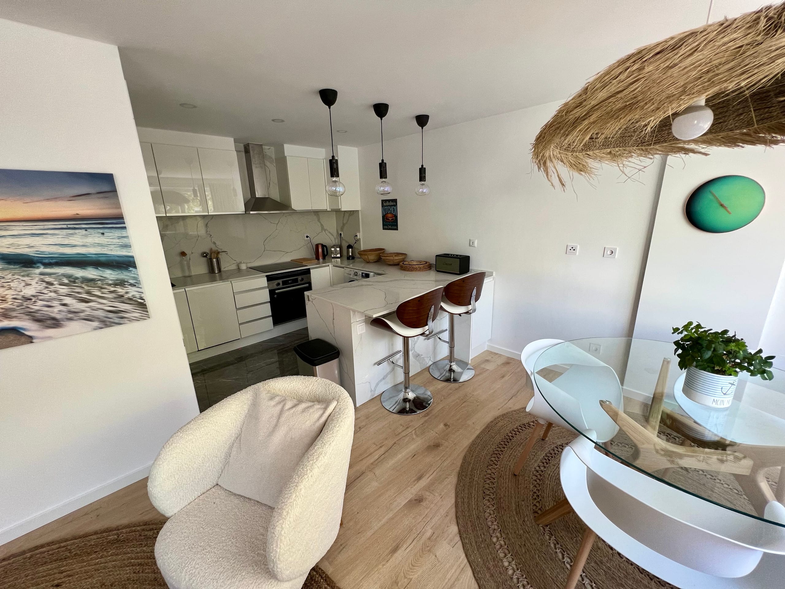 Explore Caparica's beaches & Lisbon-stylish flat 10