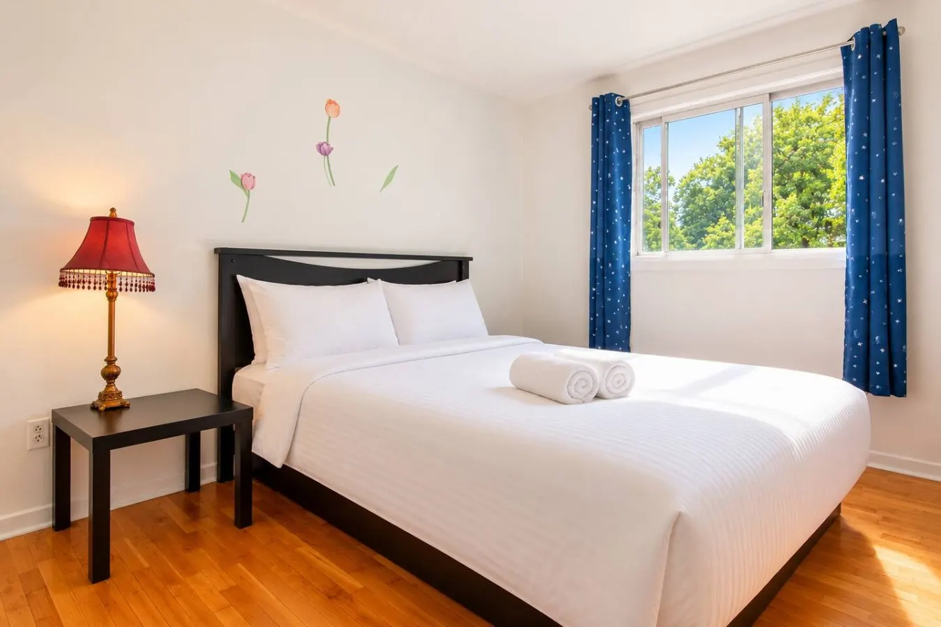 Ideal Stay 2BR | Free Parking | Near MTL — photo 3