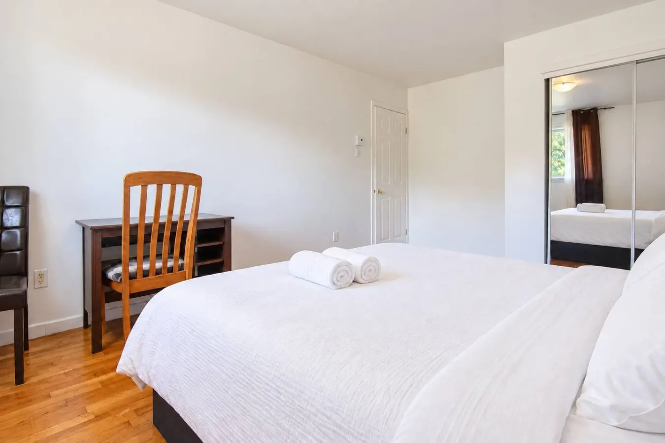 Ideal Stay 2BR | Free Parking | Near MTL — photo 5