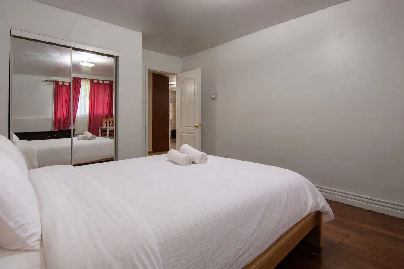 Ideal Stay 2BR Free Parking Near MTL 8