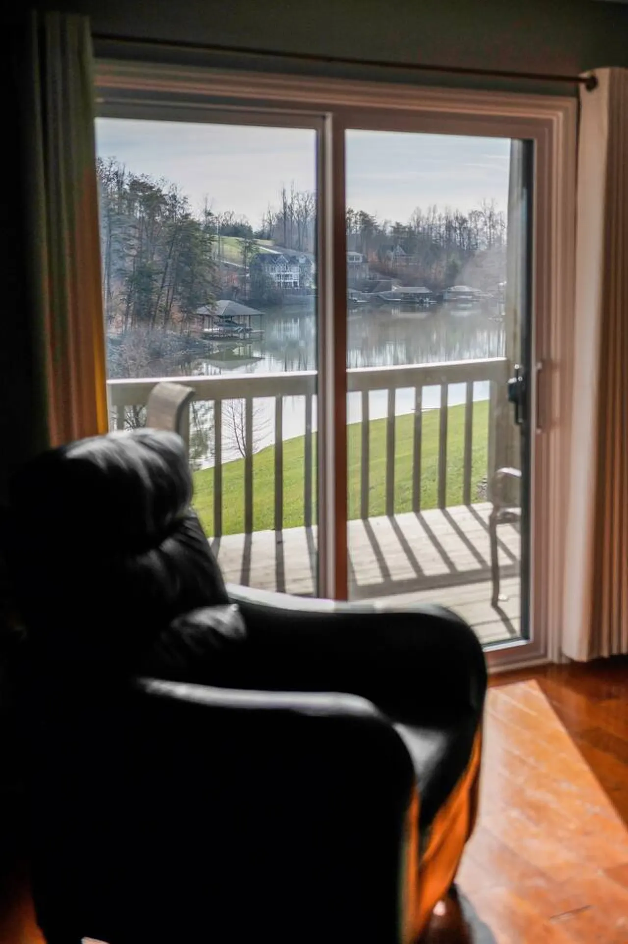 Lakefront Retreat Great Views, Pool, Dock Access 10