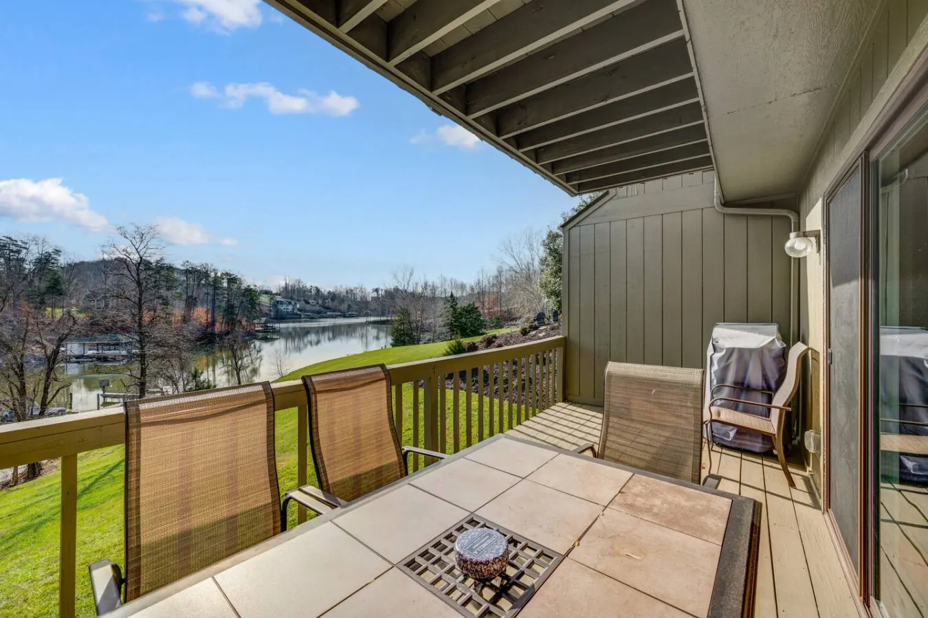 Lakefront Retreat Great Views, Pool, Dock Access 6