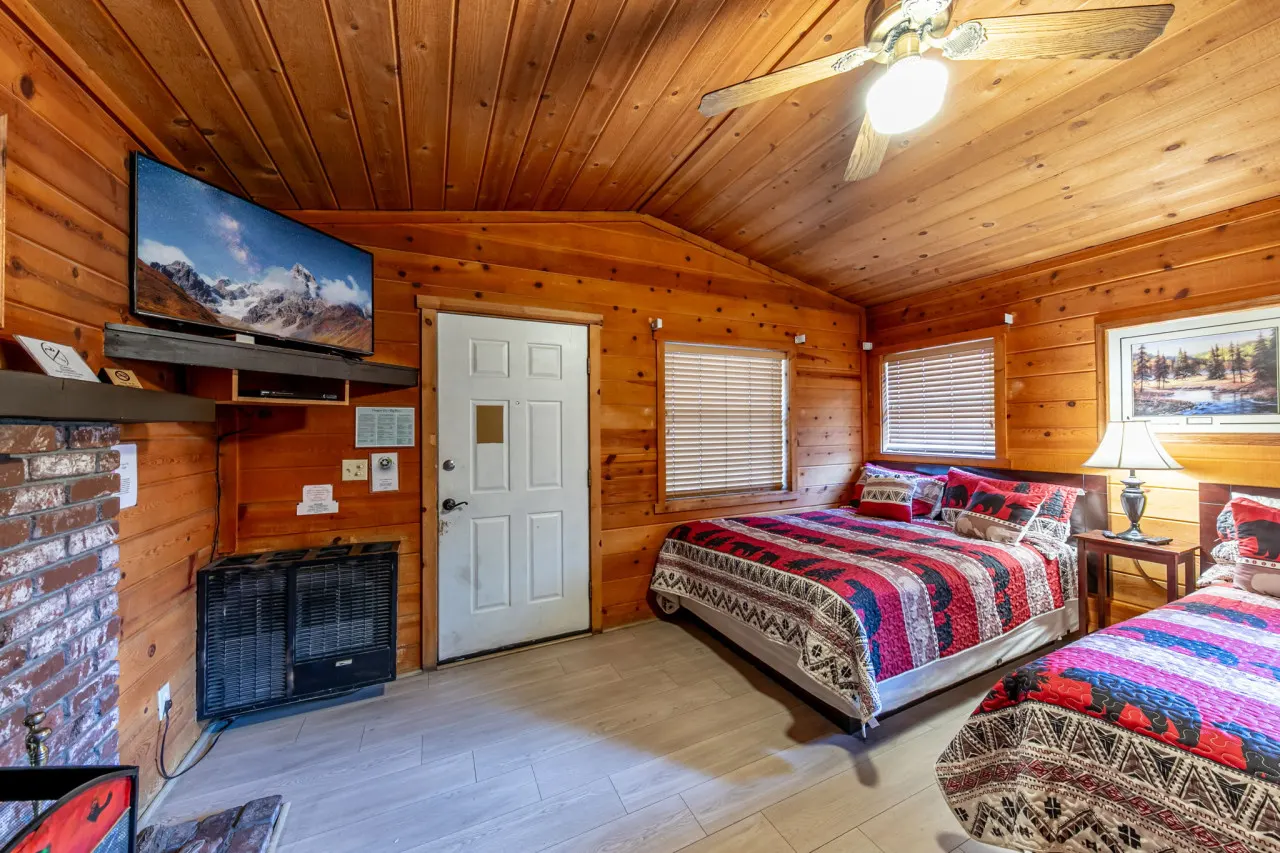 Cozy, Quiet & Clean Double Queen Stay - Cabin #11 3
