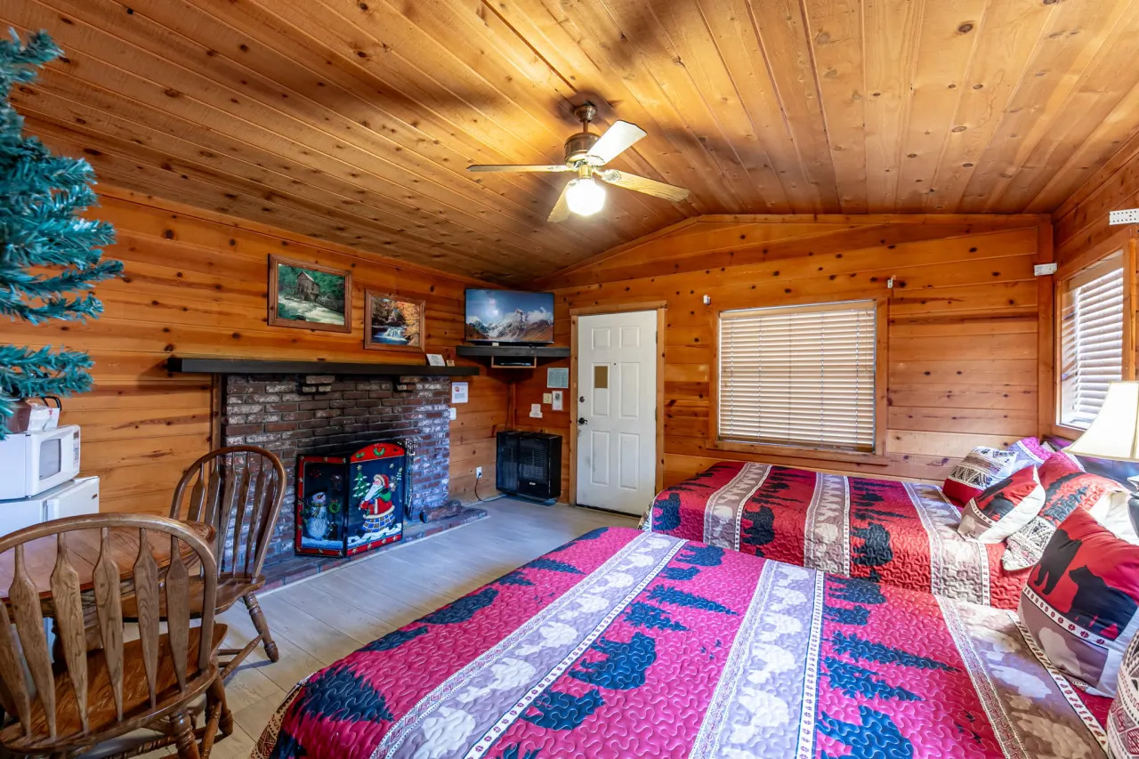 Cozy, Quiet & Clean Double Queen Stay - Cabin #11 5