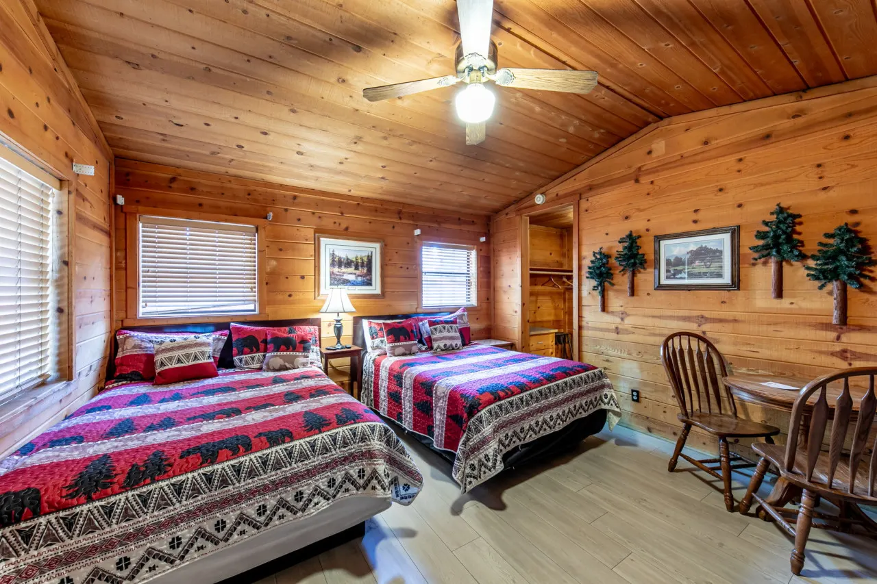 Cozy, Quiet & Clean Double Queen Stay - Cabin #11 6