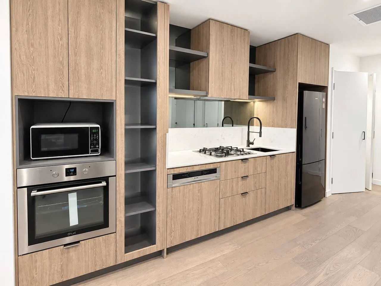 Modern & Stylish 1BR Apartment in Zetland — photo 5