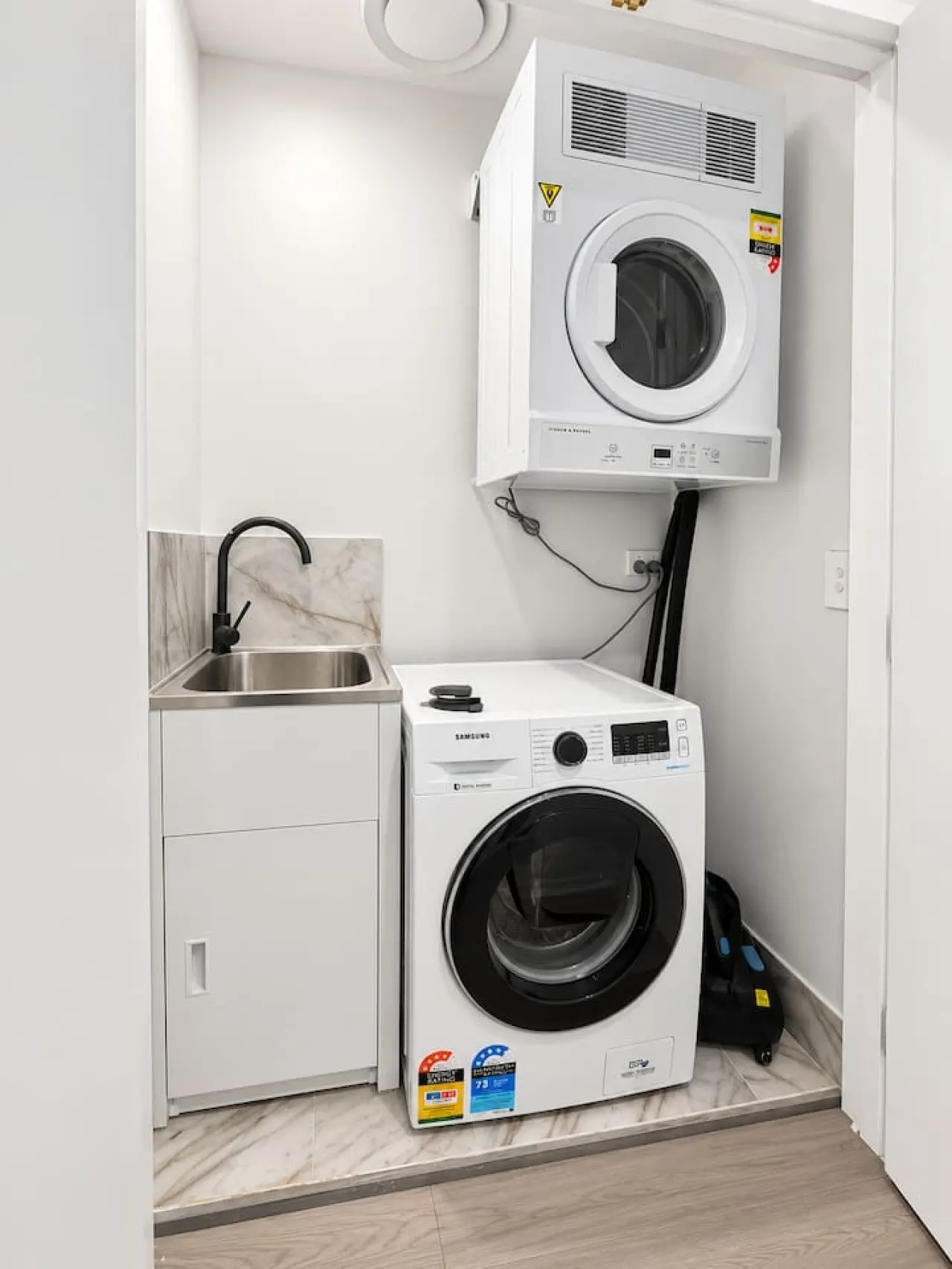 Modern & Stylish 1BR Apartment in Zetland 7