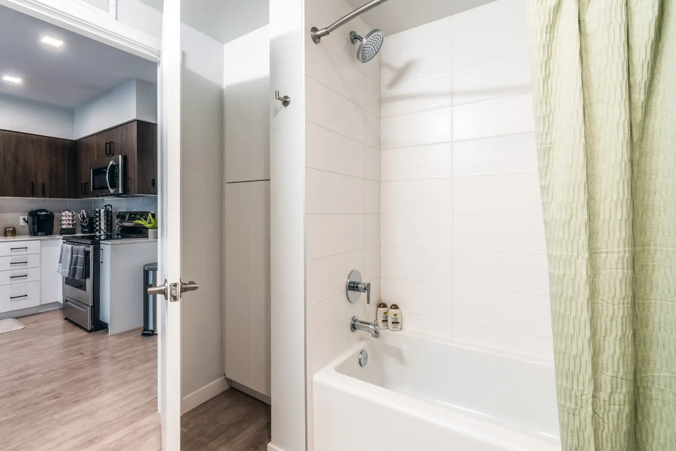 Queen Anne 1 Bedroom Apartment 12