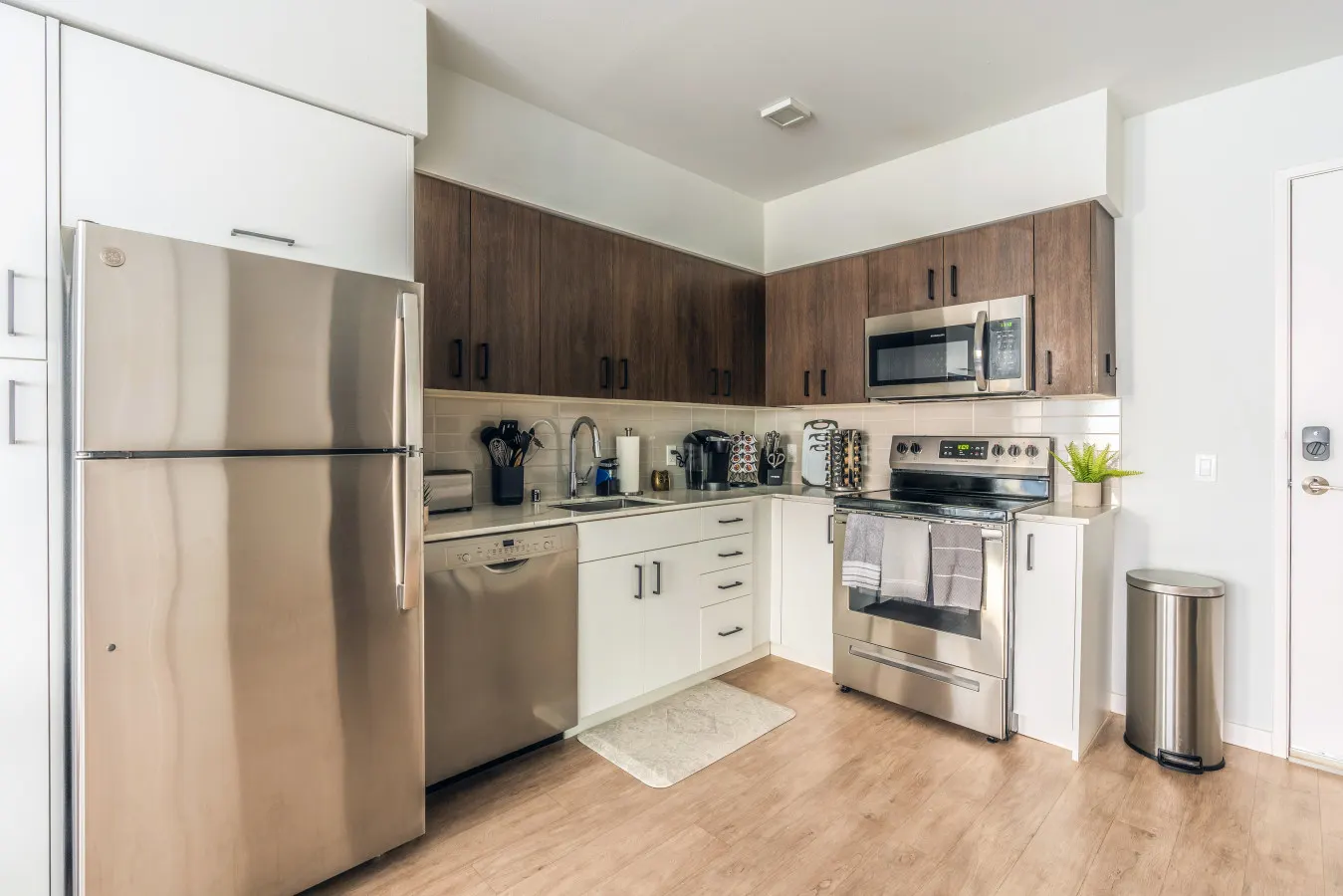 Queen Anne 1 Bedroom Apartment 13