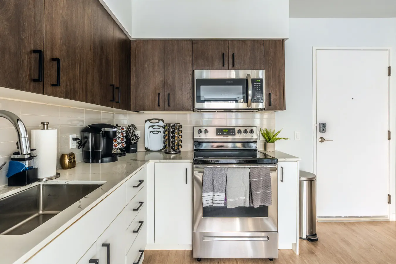 Queen Anne 1 Bedroom Apartment 16