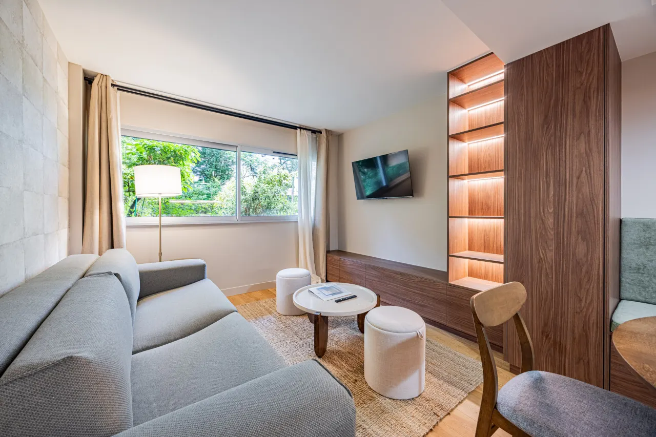 LovelyFlat-SacréCoeurMontmartre-Swimmingpool 1