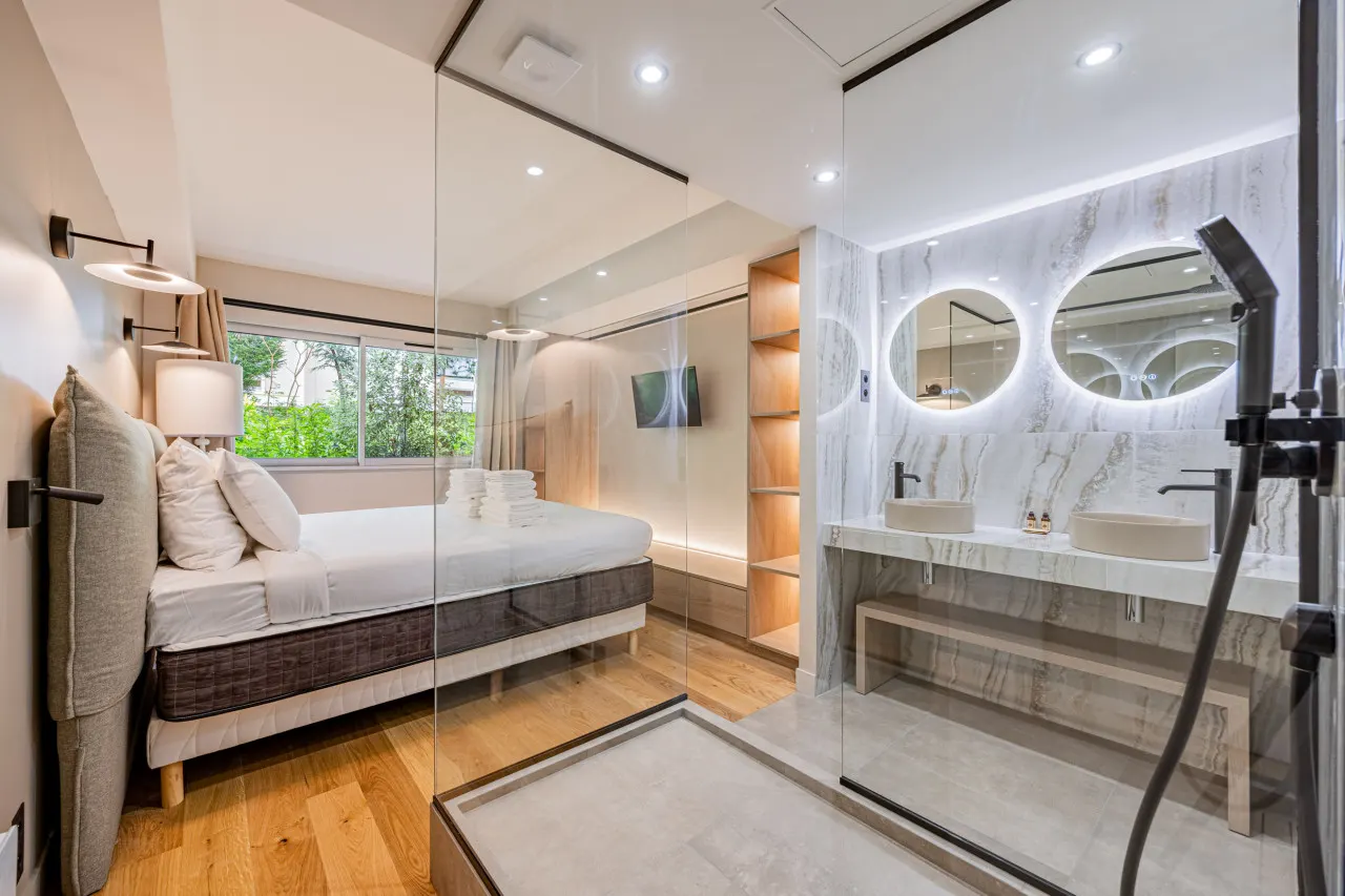 LovelyFlat-SacréCoeurMontmartre-Swimmingpool 3