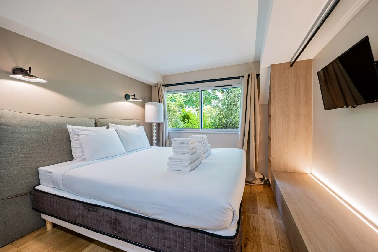 LovelyFlat-SacréCoeurMontmartre-Swimmingpool 7