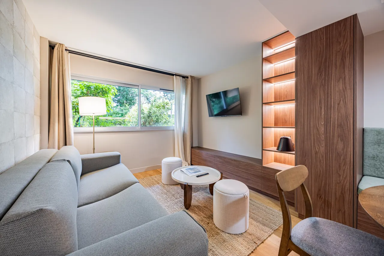LovelyFlat-SacréCoeurMontmartre-Swimmingpool 8