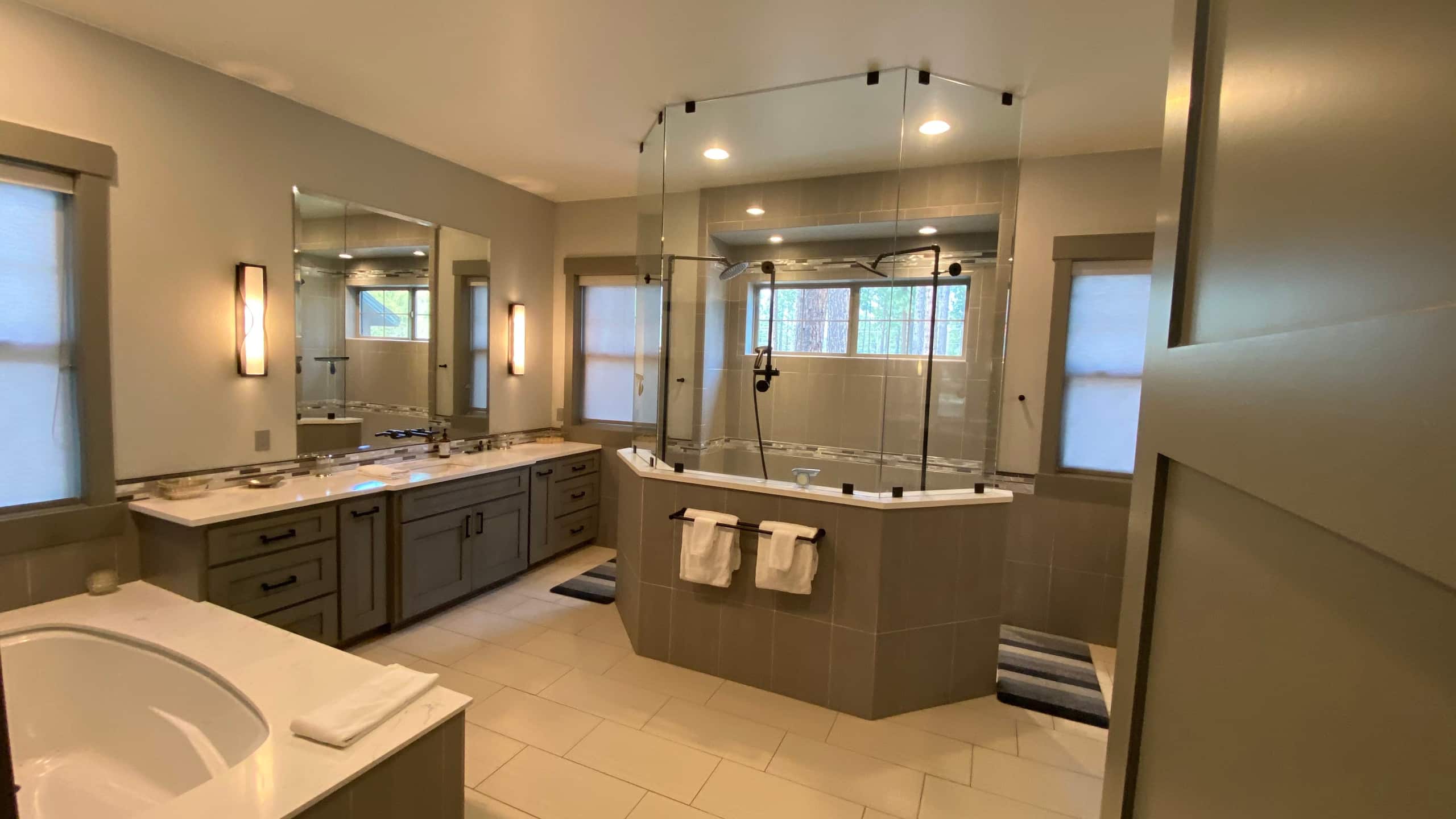 Deschutes Forest Lodge - An Estate in the Woods! 22