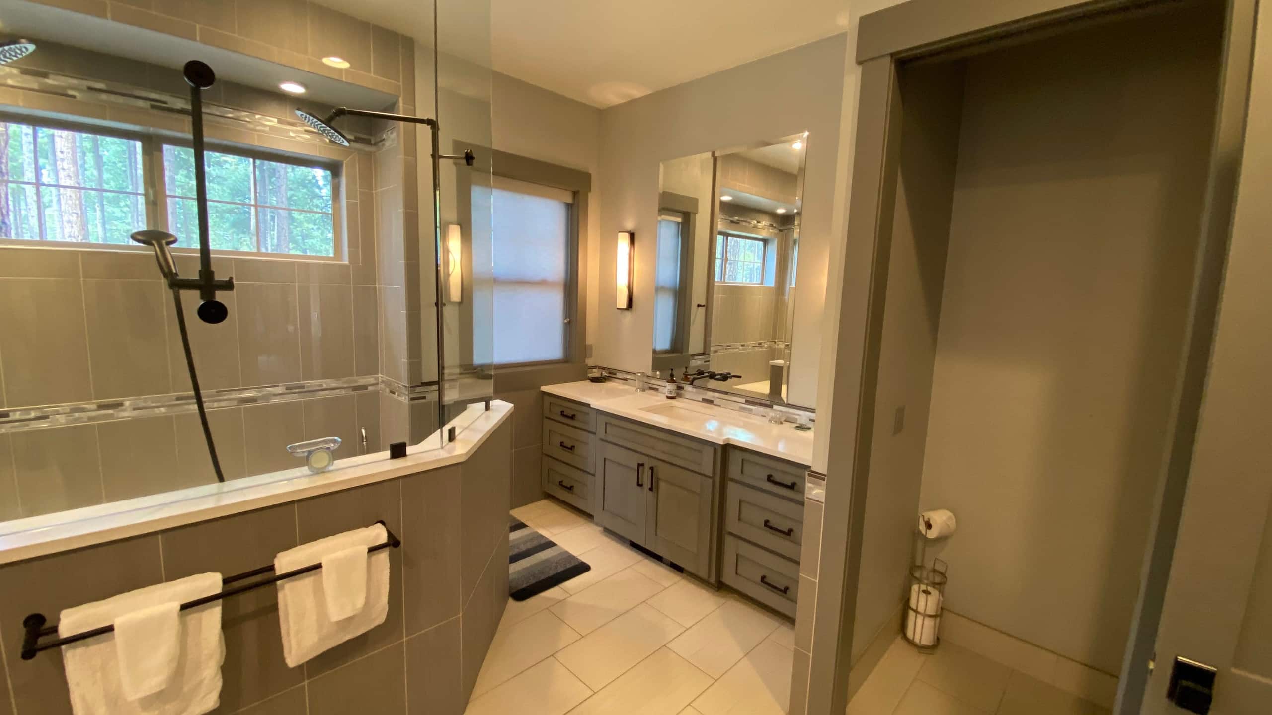 Deschutes Forest Lodge - An Estate in the Woods! 24