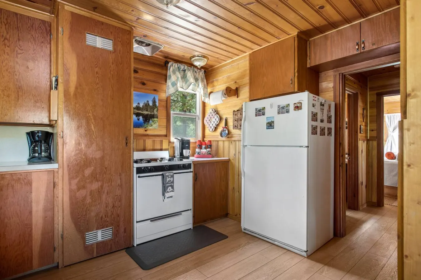 Boulder Bay Getaway Mountain View Deck & BBQ 4