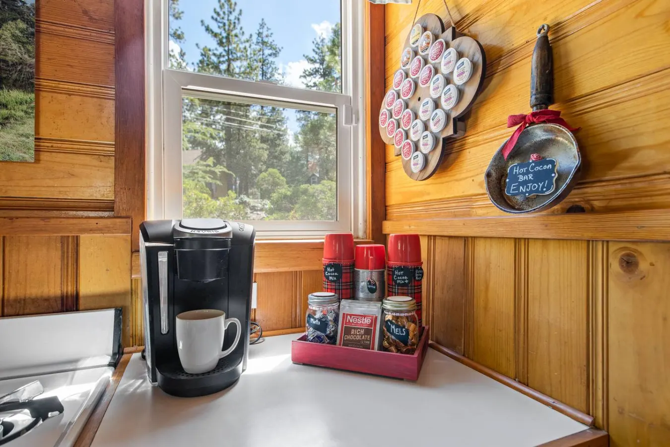 Boulder Bay Getaway Mountain View Deck & BBQ 7