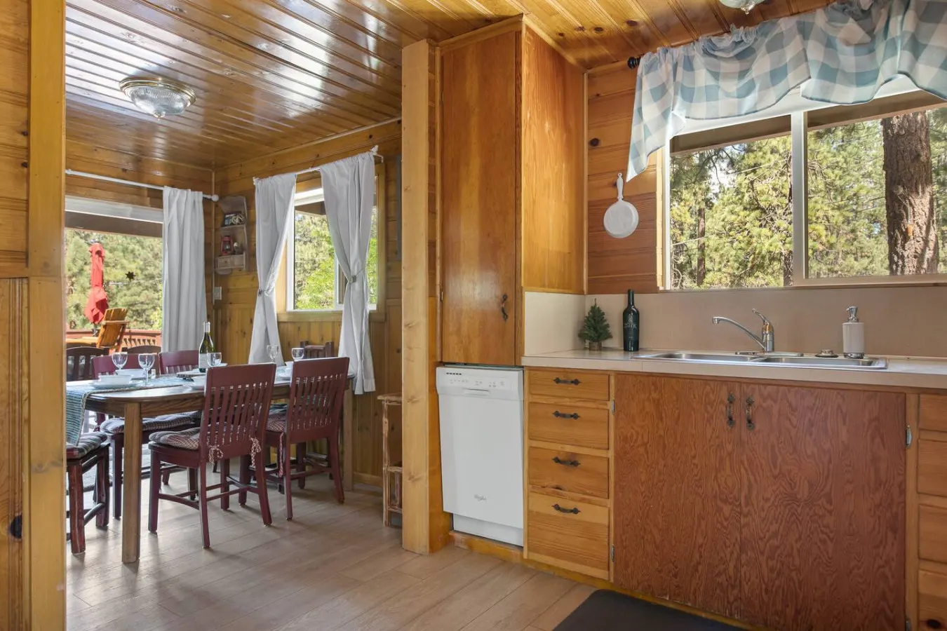 Boulder Bay Getaway Mountain View Deck & BBQ 8