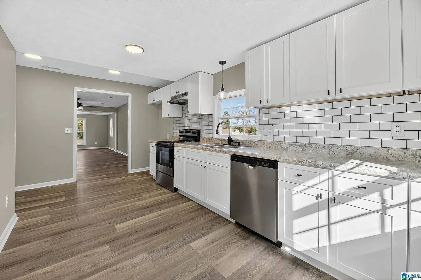 Modern 4Br Retreat on Woodard. 2 mile to the Depot 13