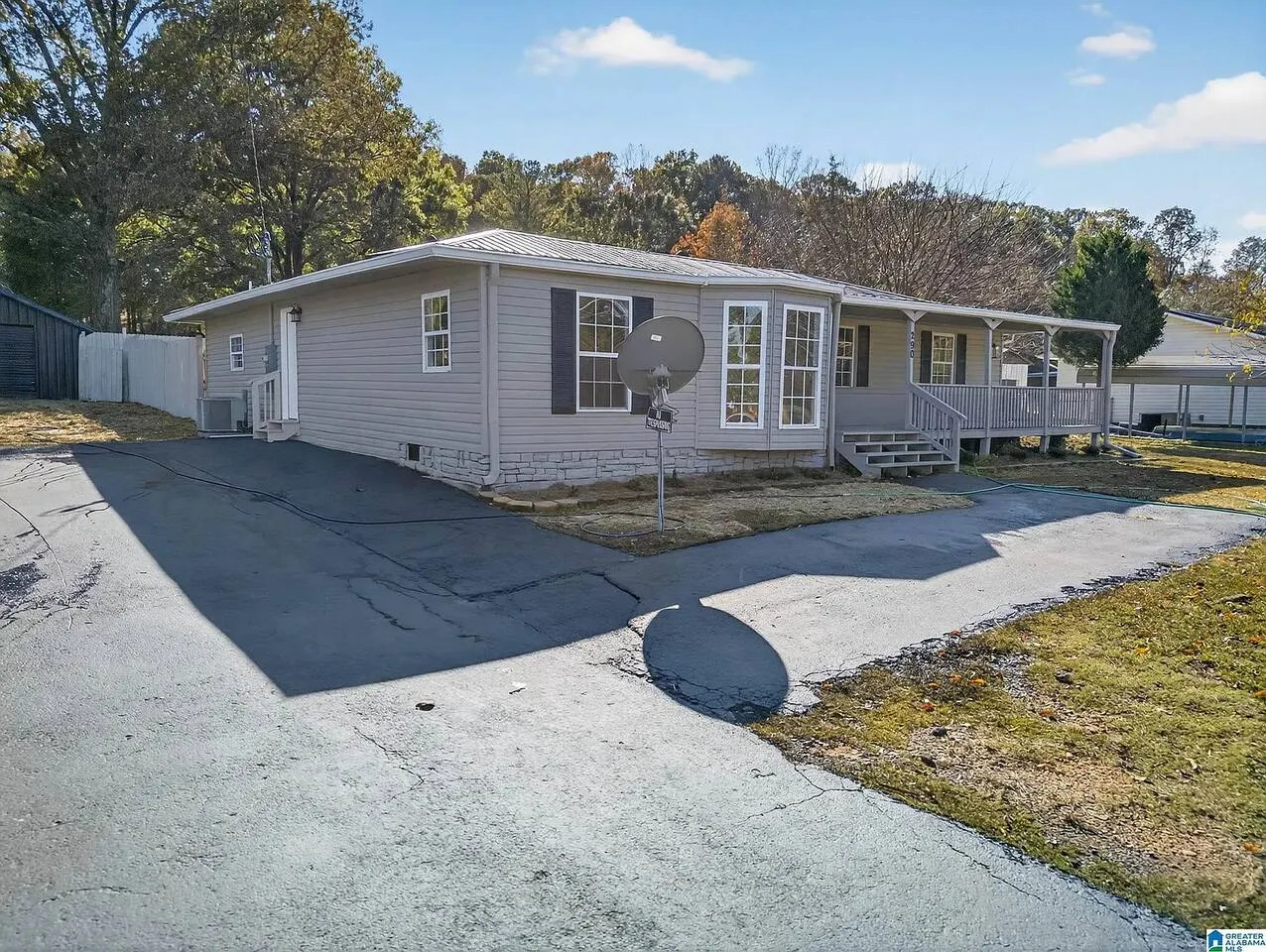 Modern 4Br Retreat on Woodard. 2 mile to the Depot 15