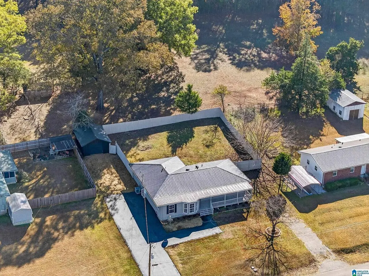 Modern 4Br Retreat on Woodard. 2 mile to the Depot 16