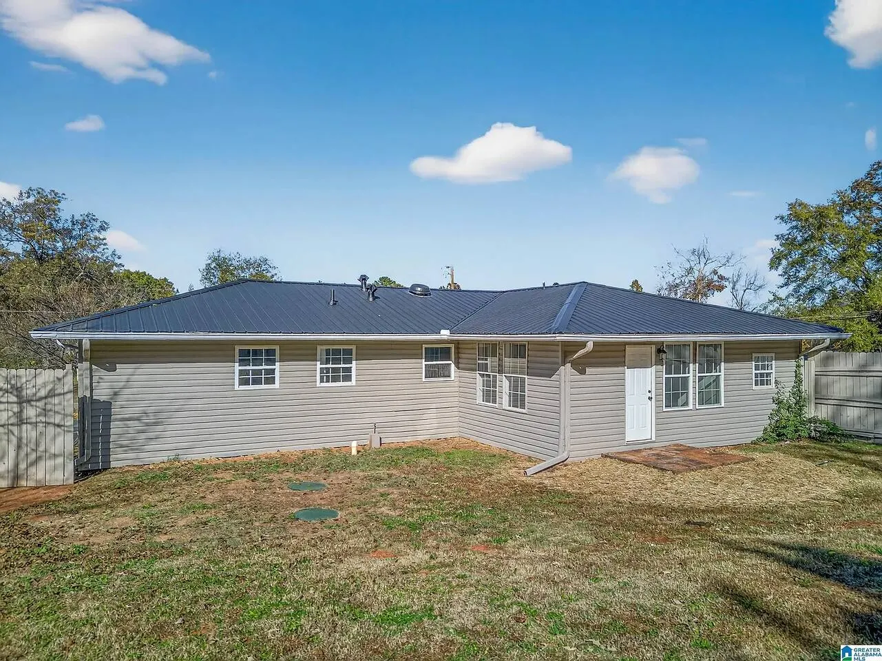 Modern 4Br Retreat on Woodard. 2 mile to the Depot 17