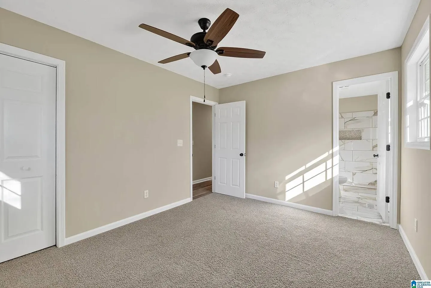 Modern 4Br Retreat on Woodard. 2 mile to the Depot — photo 4