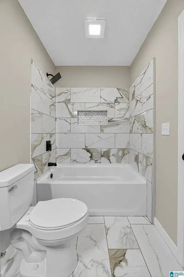 Modern 4Br Retreat on Woodard. 2 mile to the Depot 7