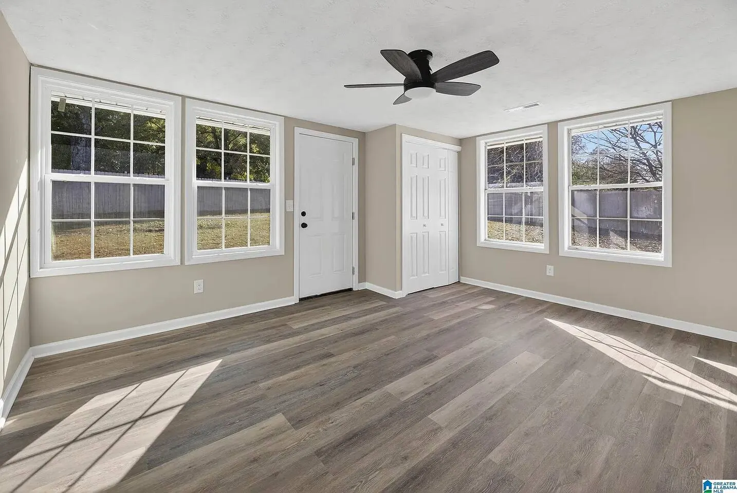 Modern 4Br Retreat on Woodard. 2 mile to the Depot 8
