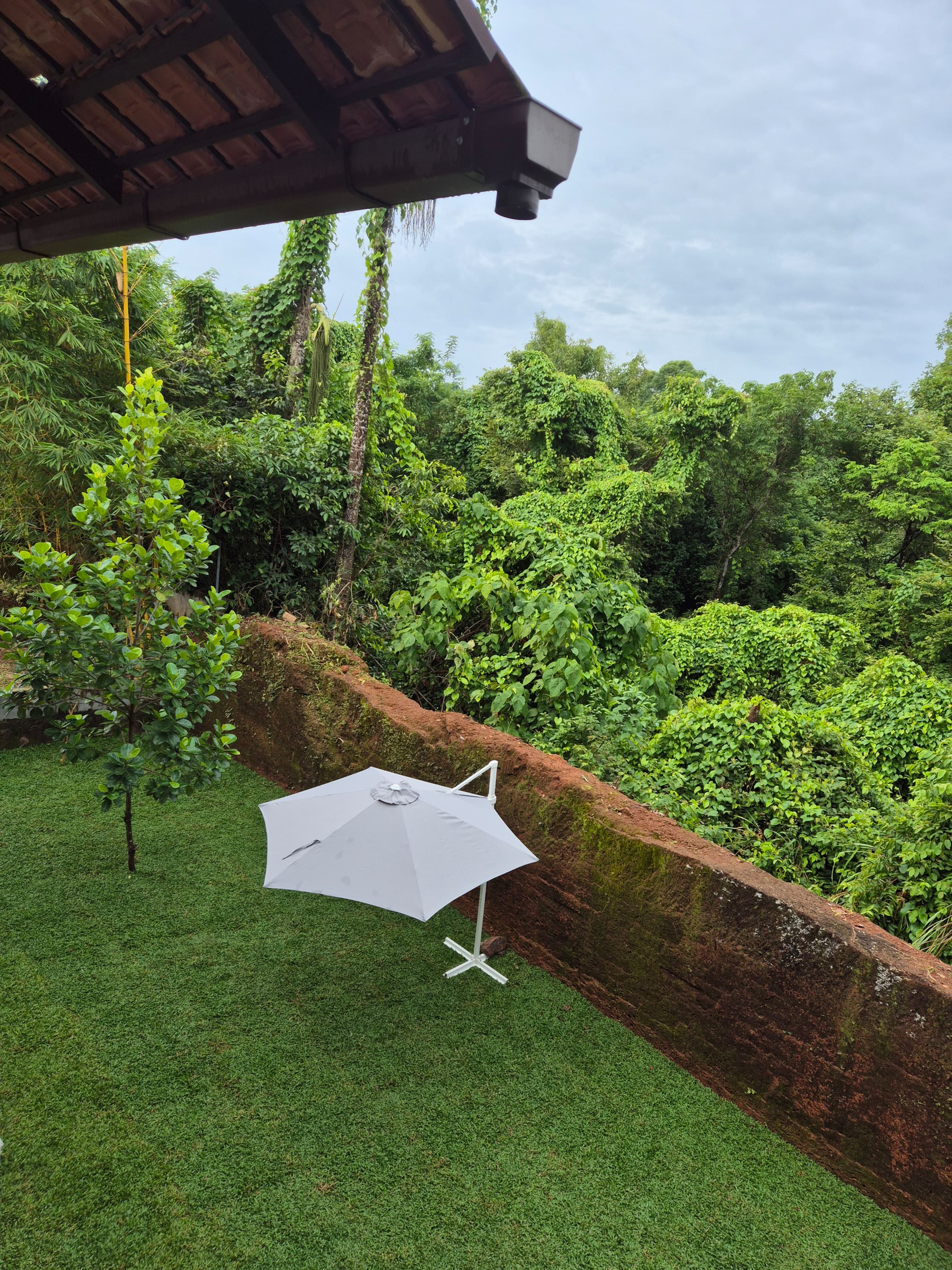 Jolly's Nature Home | AC Rooms | Private backyard 29