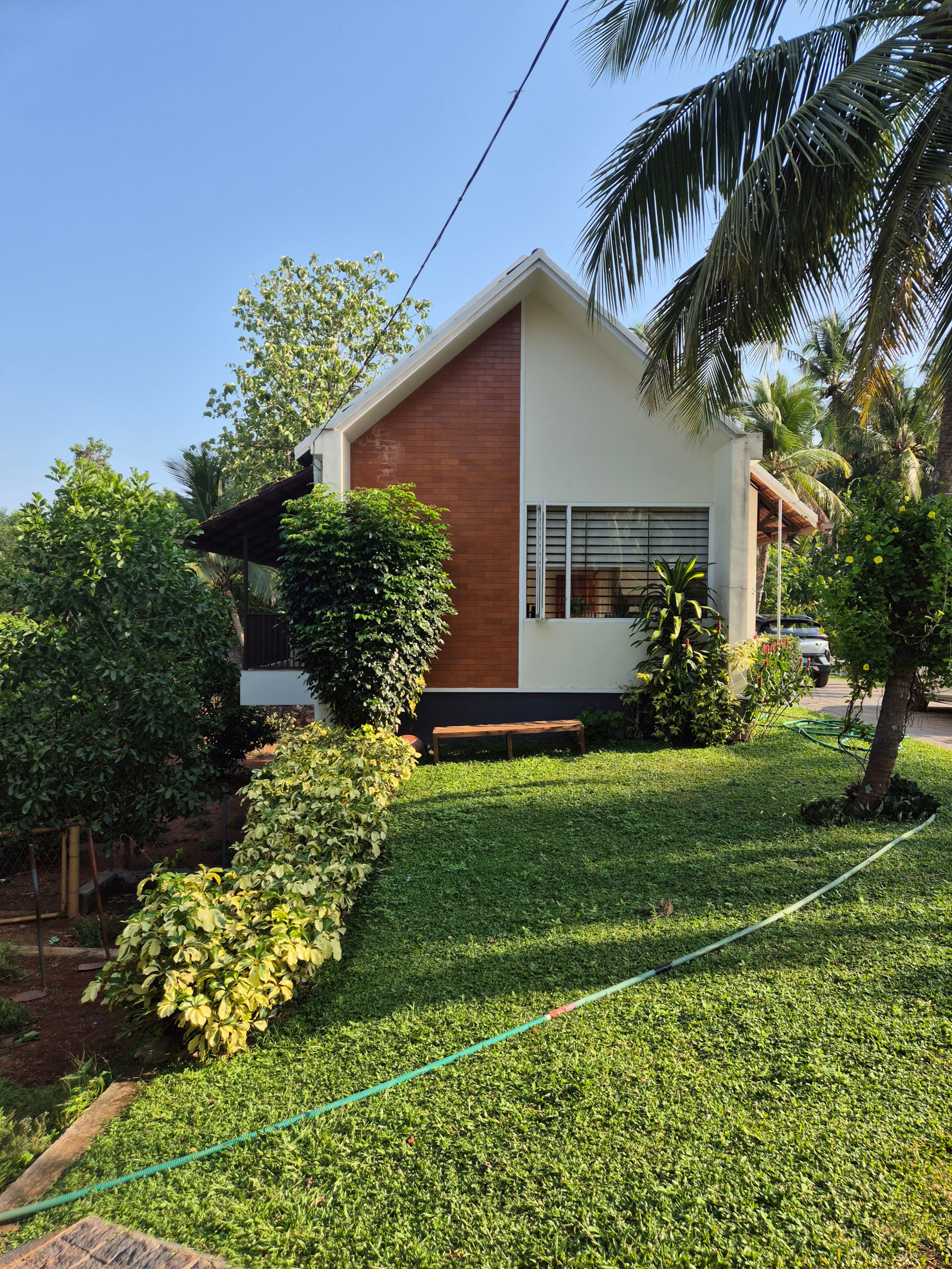 Jolly's Nature Home | AC Rooms | Private backyard 1
