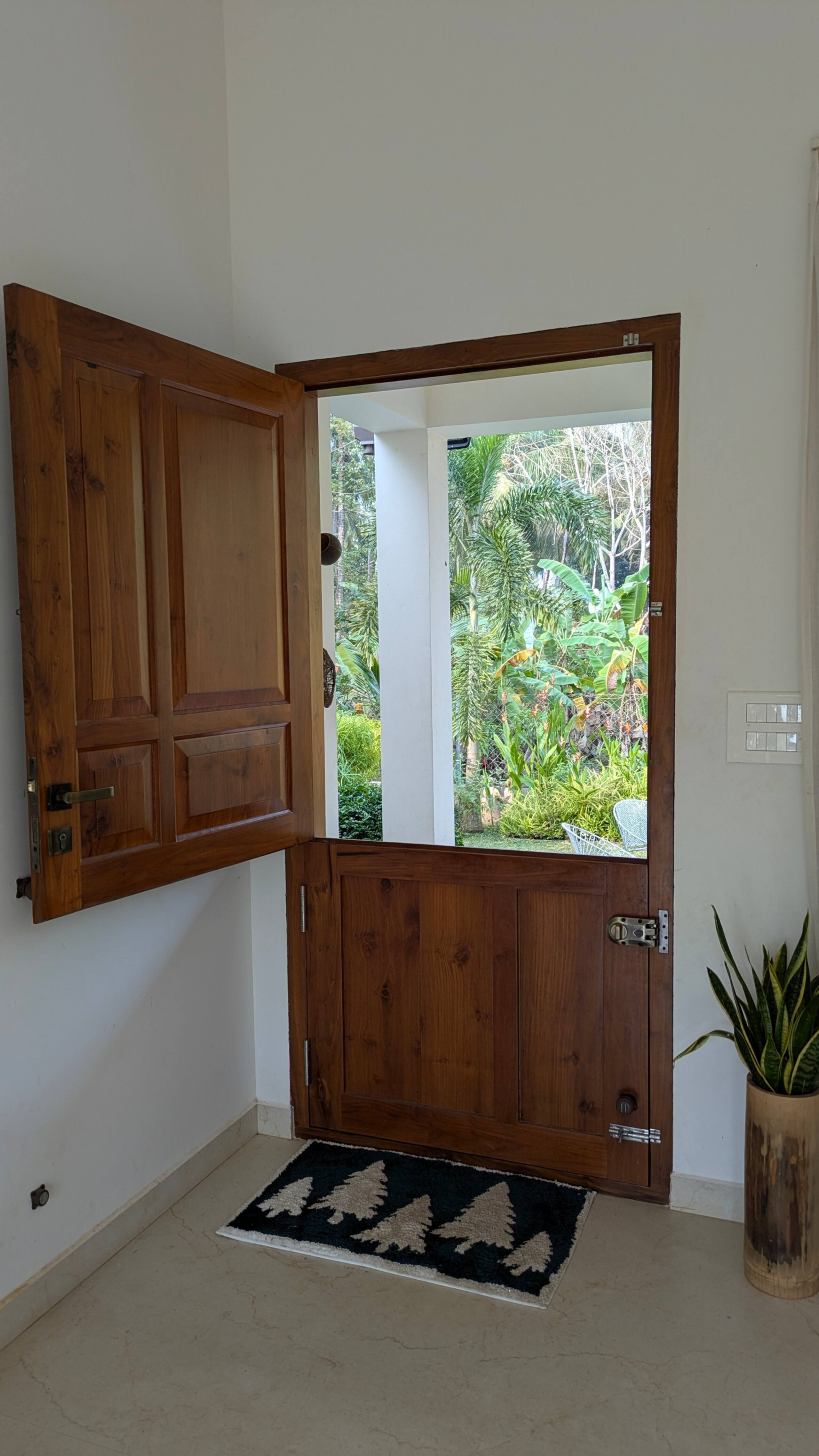 Jolly's Nature Home | AC Rooms | Private backyard 10