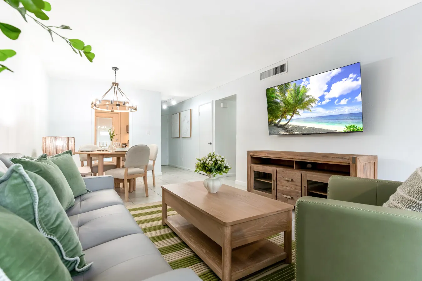 Emerald Oasis Naples Luxury Stay by 5th Ave 11