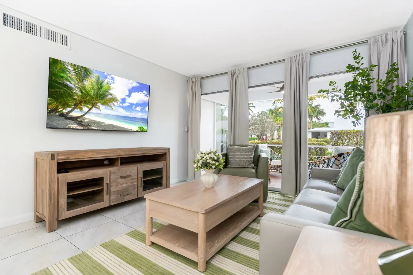 Emerald Oasis Naples Luxury Stay by 5th Ave 12