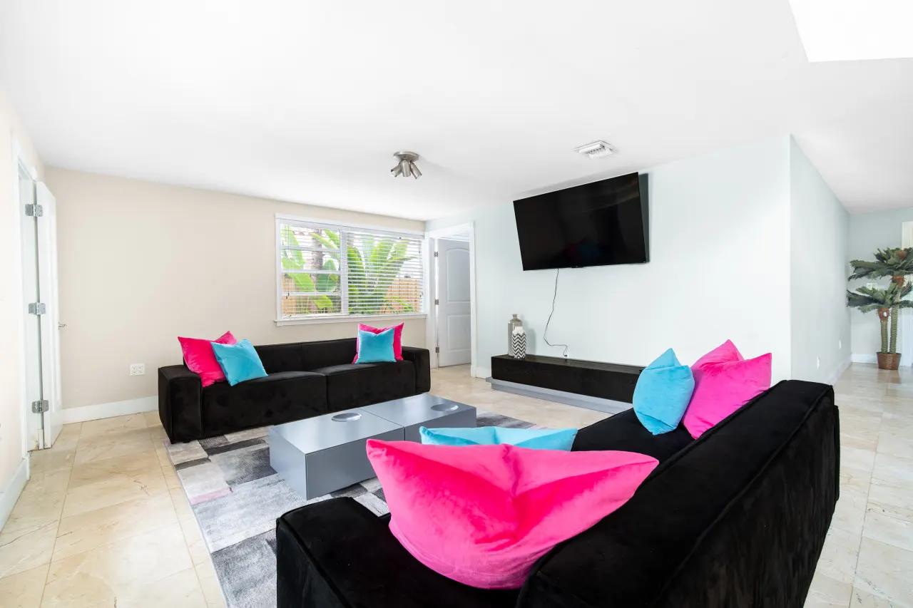 Villa Perla 6BR 4BA for 18 Pool, Pool Table, Billiards, Outdoor Living & Dine, Grill and More Miami Shores 9