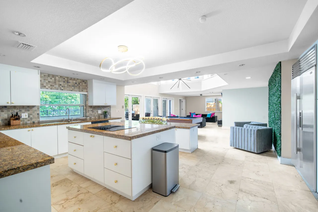 Villa Perla 6BR 4BA for 18 Pool, Pool Table, Billiards, Outdoor Living & Dine, Grill and More Miami Shores 12