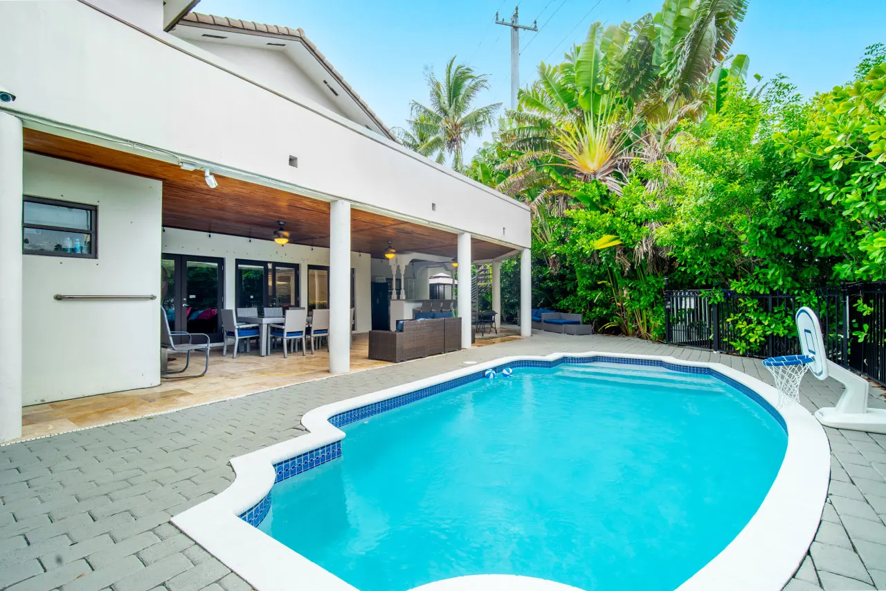 Villa Perla 6BR 4BA for 18 Pool, Pool Table, Billiards, Outdoor Living & Dine, Grill and More Miami Shores 3