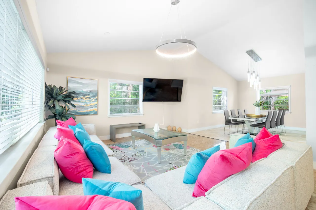 Villa Perla 6BR 4BA for 18 Pool, Pool Table, Billiards, Outdoor Living & Dine, Grill and More Miami Shores 4