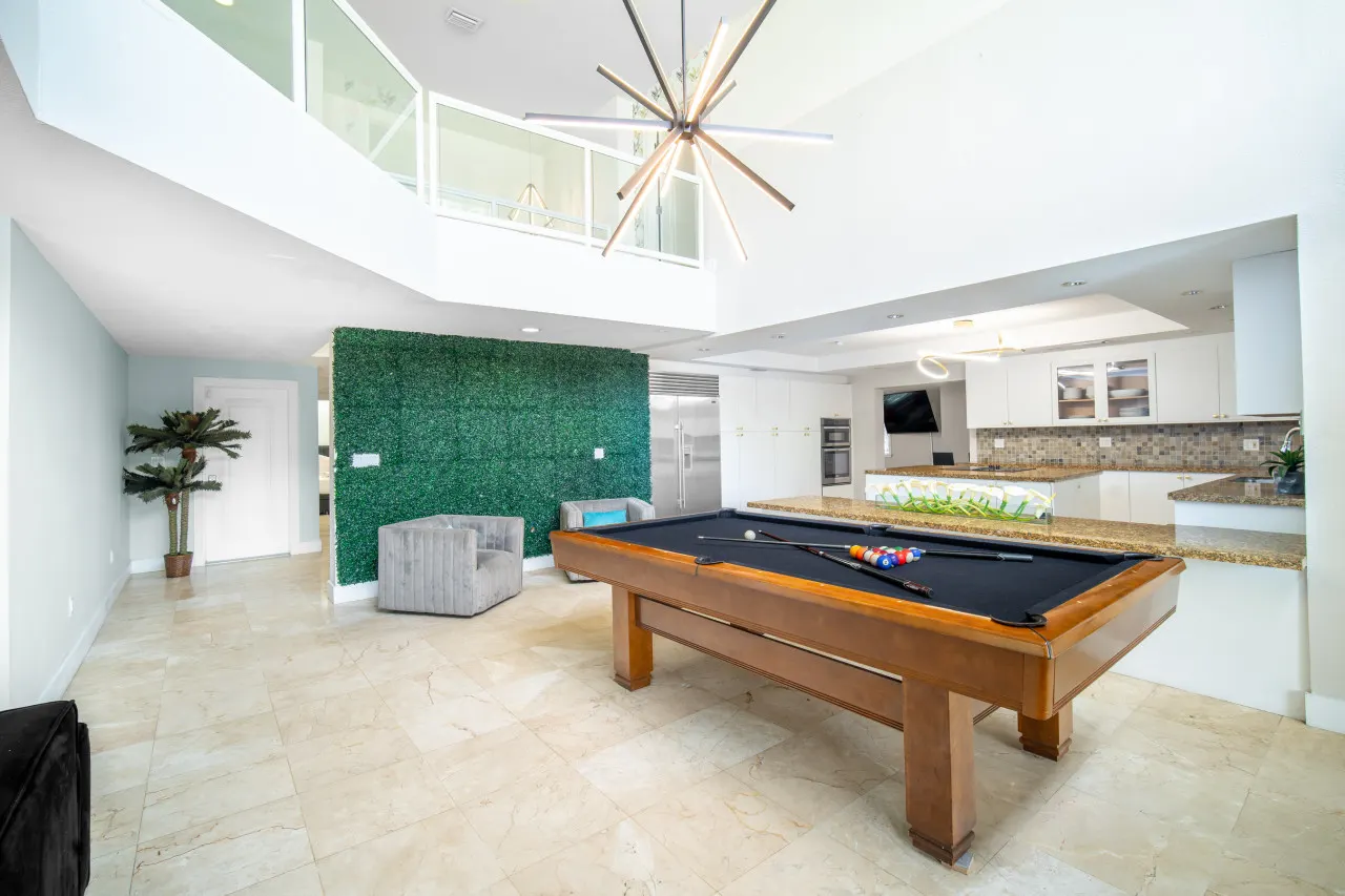 Villa Perla 6BR 4BA for 18 Pool, Pool Table, Billiards, Outdoor Living & Dine, Grill and More Miami Shores 6