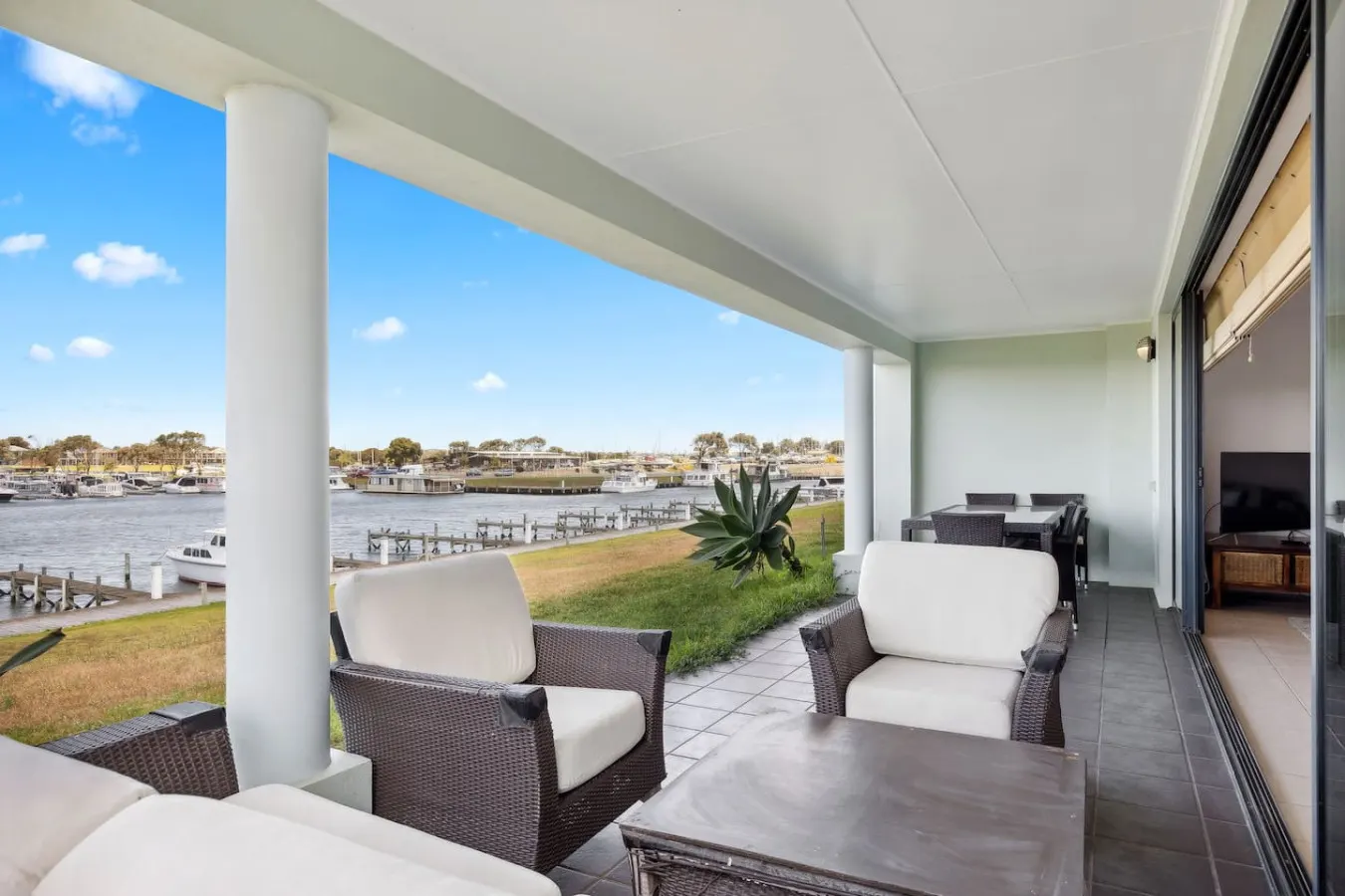 Marina Views - Waterfront Family Escape with Dock — photo 5