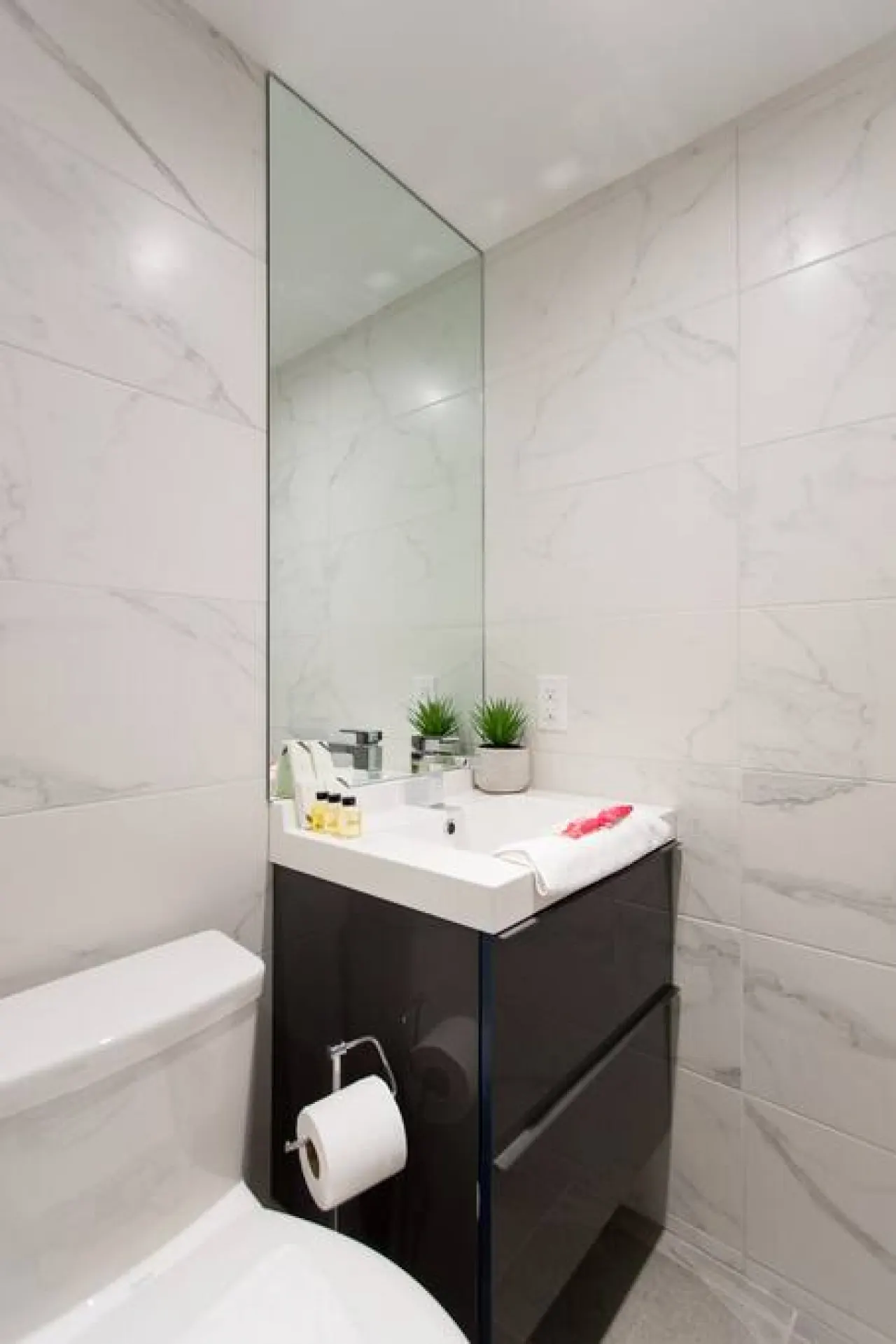 Little Italy - Scandinavian Studio with Full Kitchen and Bath - 404 13