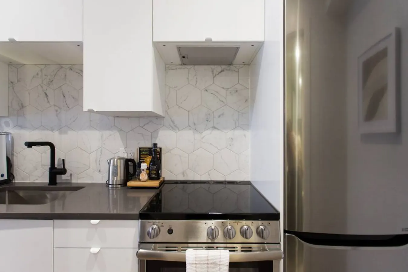 Little Italy - Scandinavian Studio with Full Kitchen and Bath - 404 8