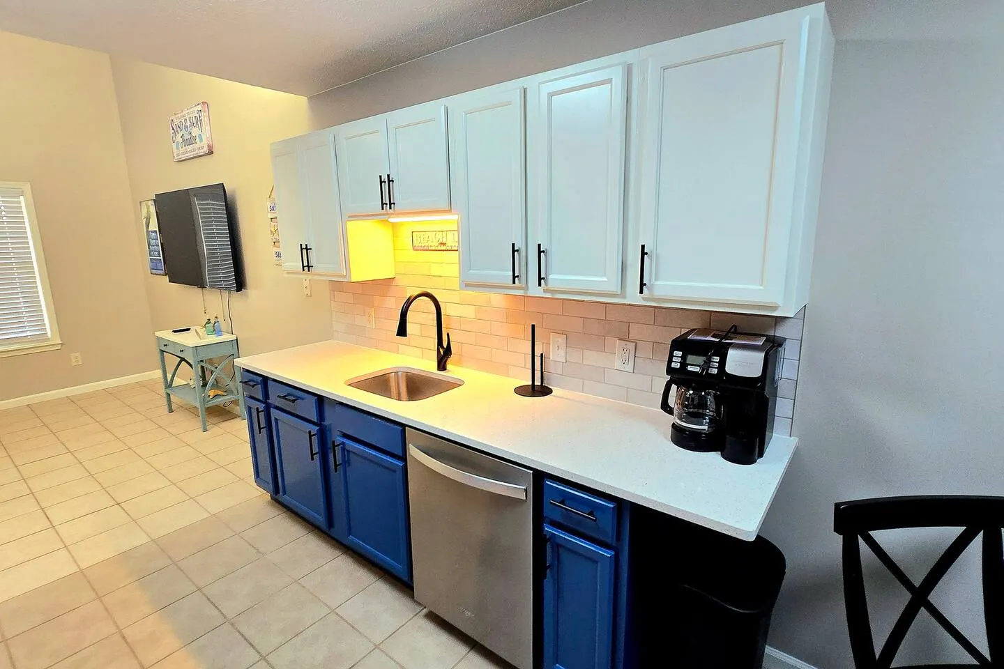 5924- Updated 2BR Duplex 4 Blocks to Beach-Sleeps6 — photo 3
