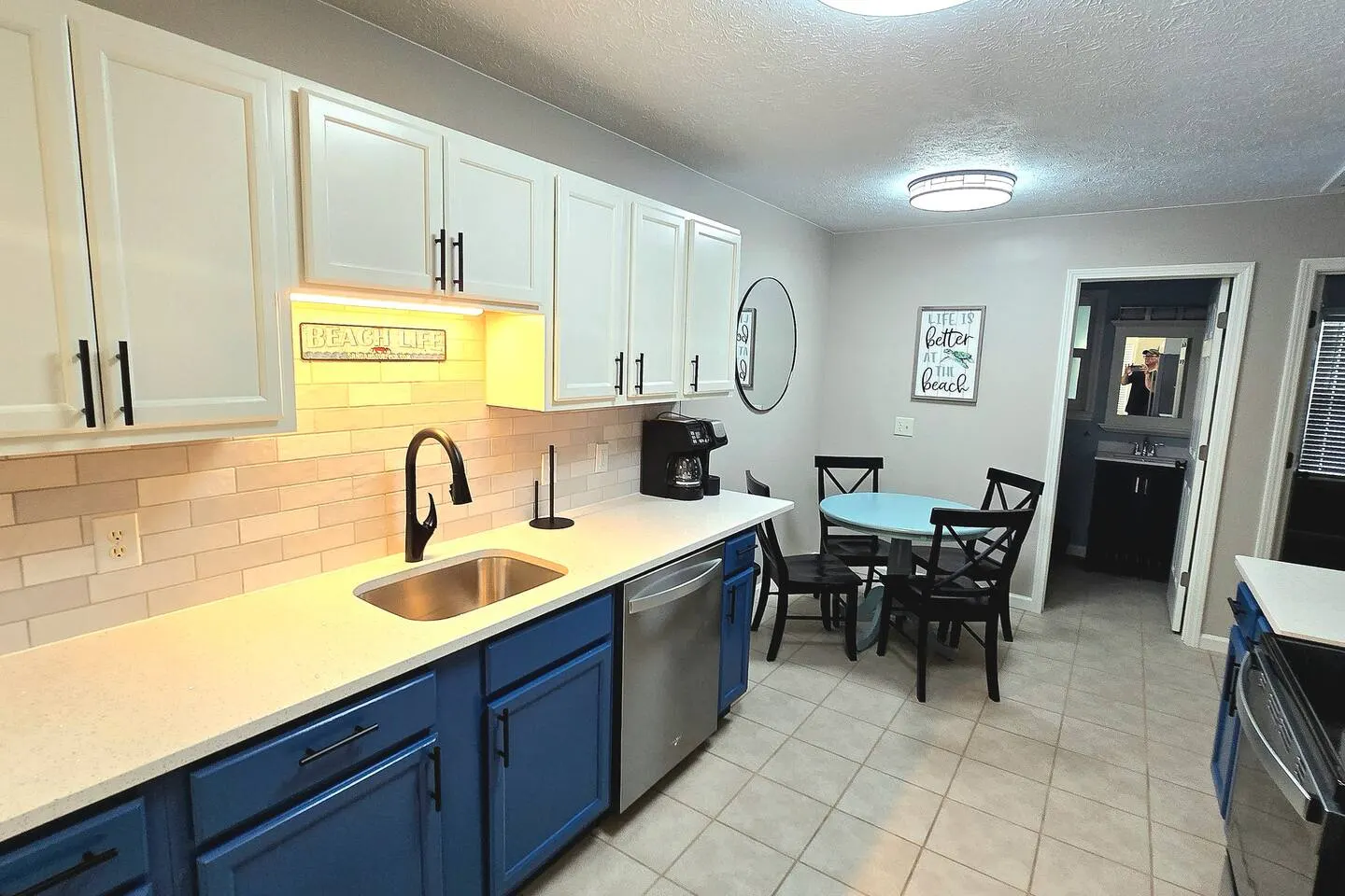 5924- Updated 2BR Duplex 4 Blocks to Beach-Sleeps6 — photo 4