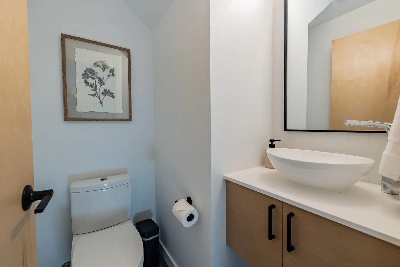 NEW Queen Anne View Retreat Sleeps 8 w/ A/C 10