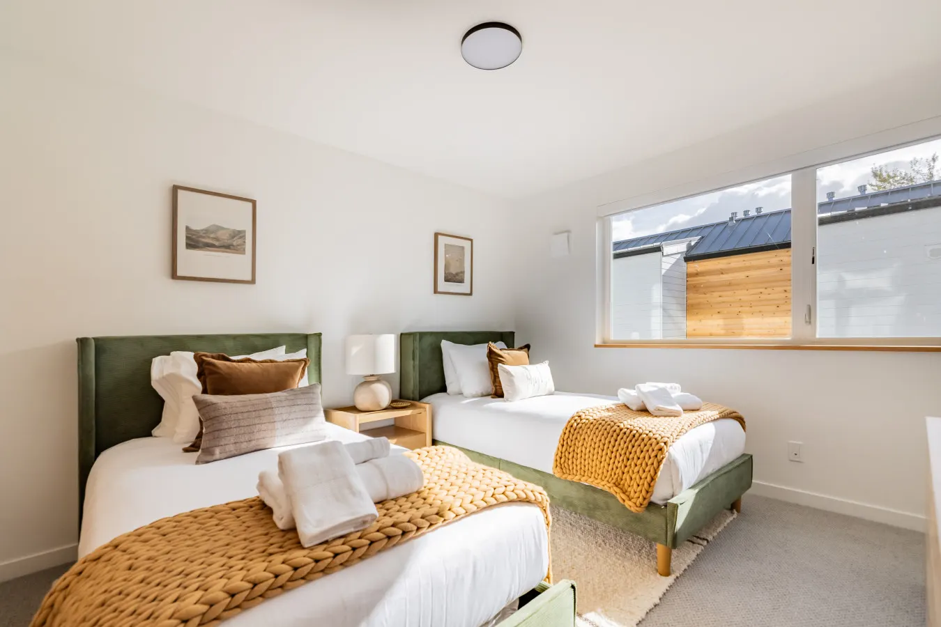 NEW Queen Anne View Retreat Sleeps 8 w/ A/C 18