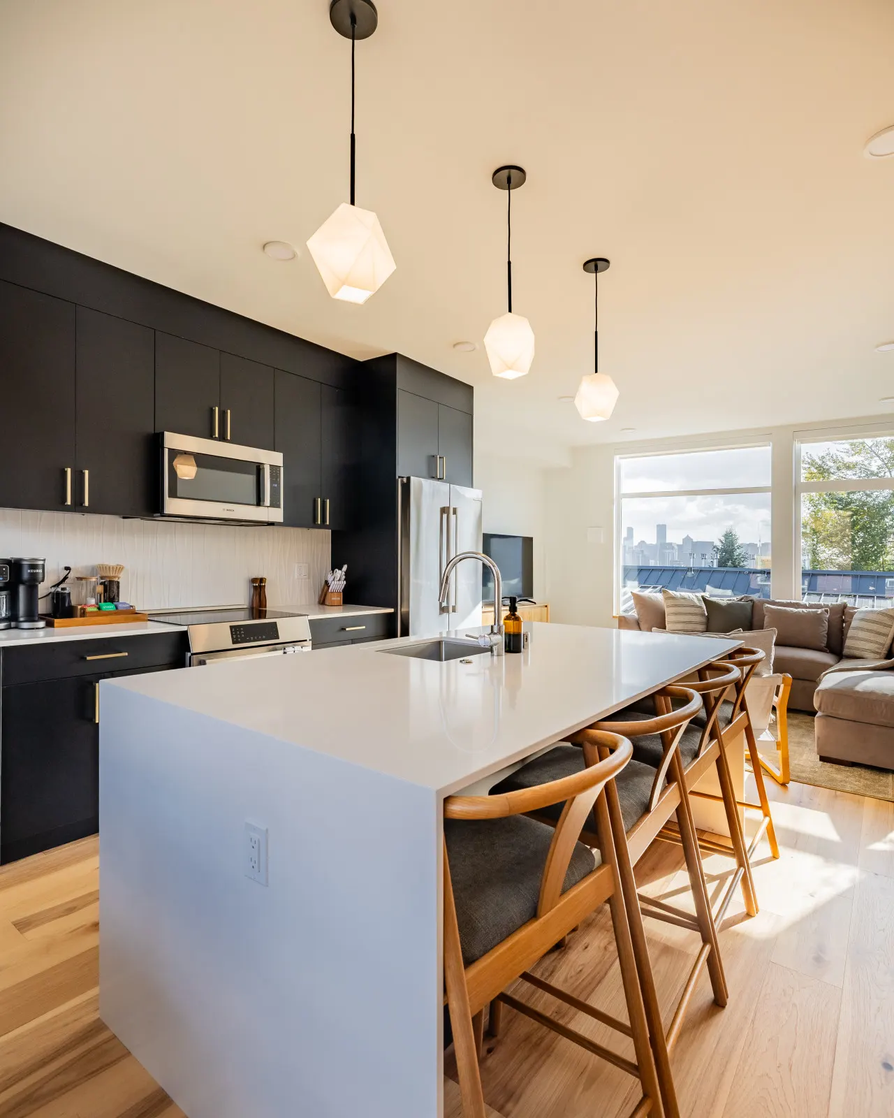 NEW Queen Anne View Retreat Sleeps 8 w/ A/C 3